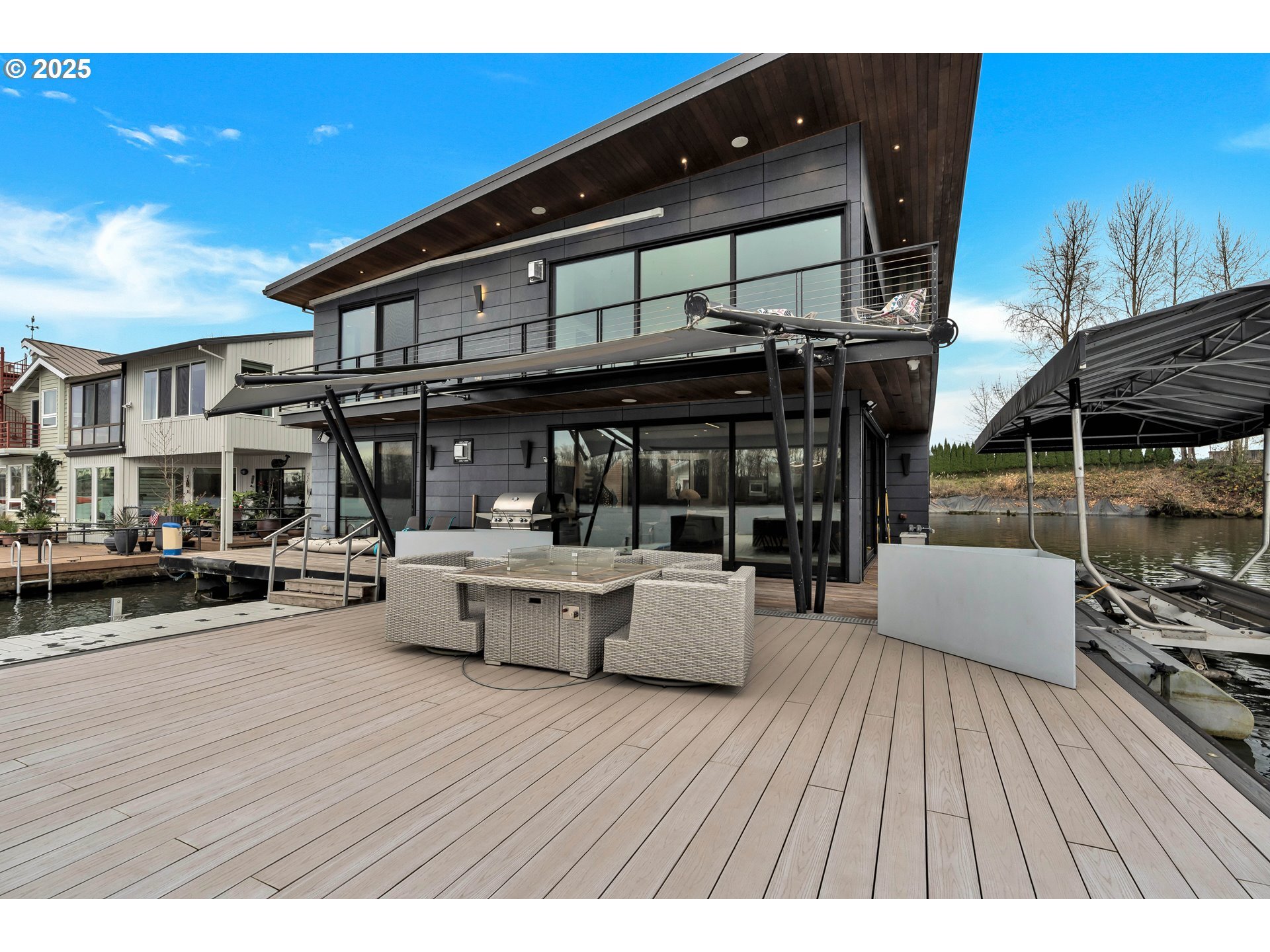 Property Photo: 3939 N Marine Dr 12 OR 97217