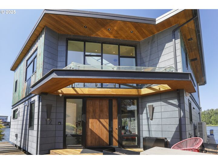 Property Photo: 3939 N Marine Dr 12 OR 97217