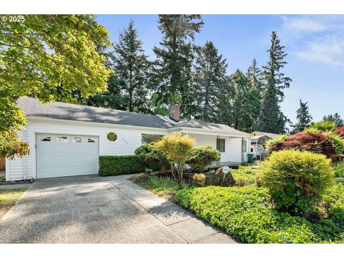 Property Photo: 722 SE 113th Ave OR 97216