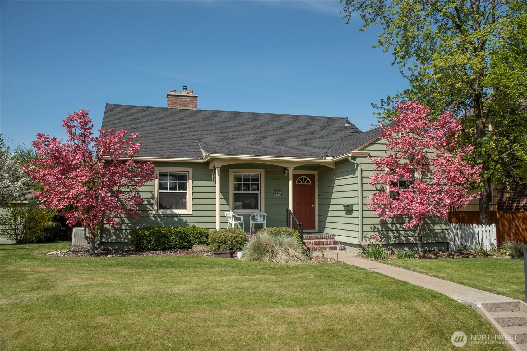 Property Photo: 1007 N B Street WA 98926