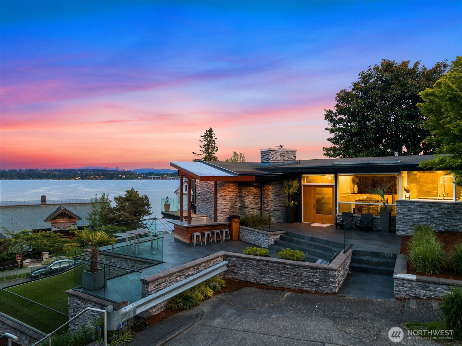 Property Photo: 5323 NE 42nd Street WA 98105