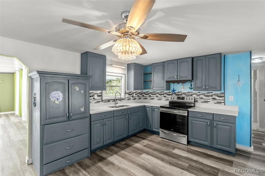 Property Photo: 31151 Valencia Avenue FL 32778