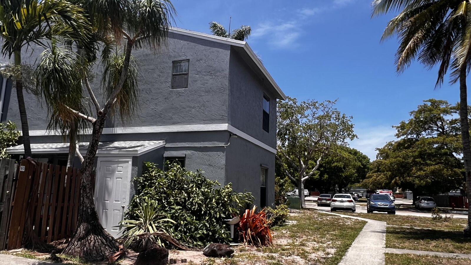 Property Photo:  14 Crossings Circle H  FL 33435 