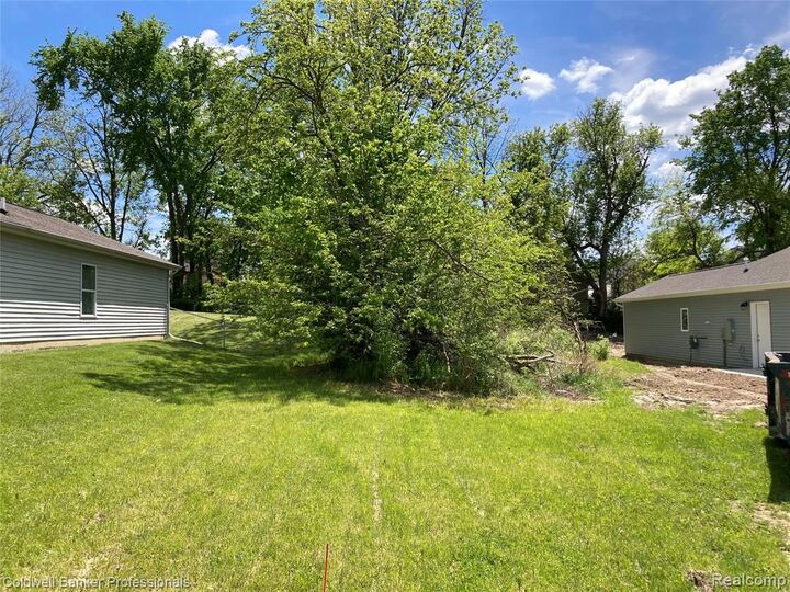 Property Photo:  000 Wall Street  MI 48342 