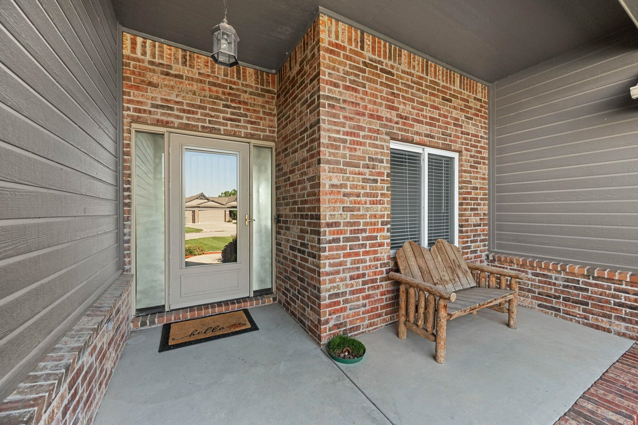 Property Photo: 2340 N Lakeview Ct KS 67002