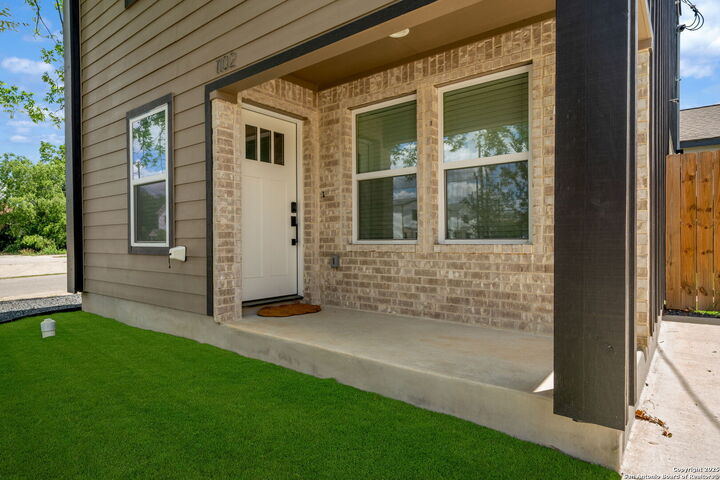 Property Photo:  1108 S Gevers St  TX 78203 