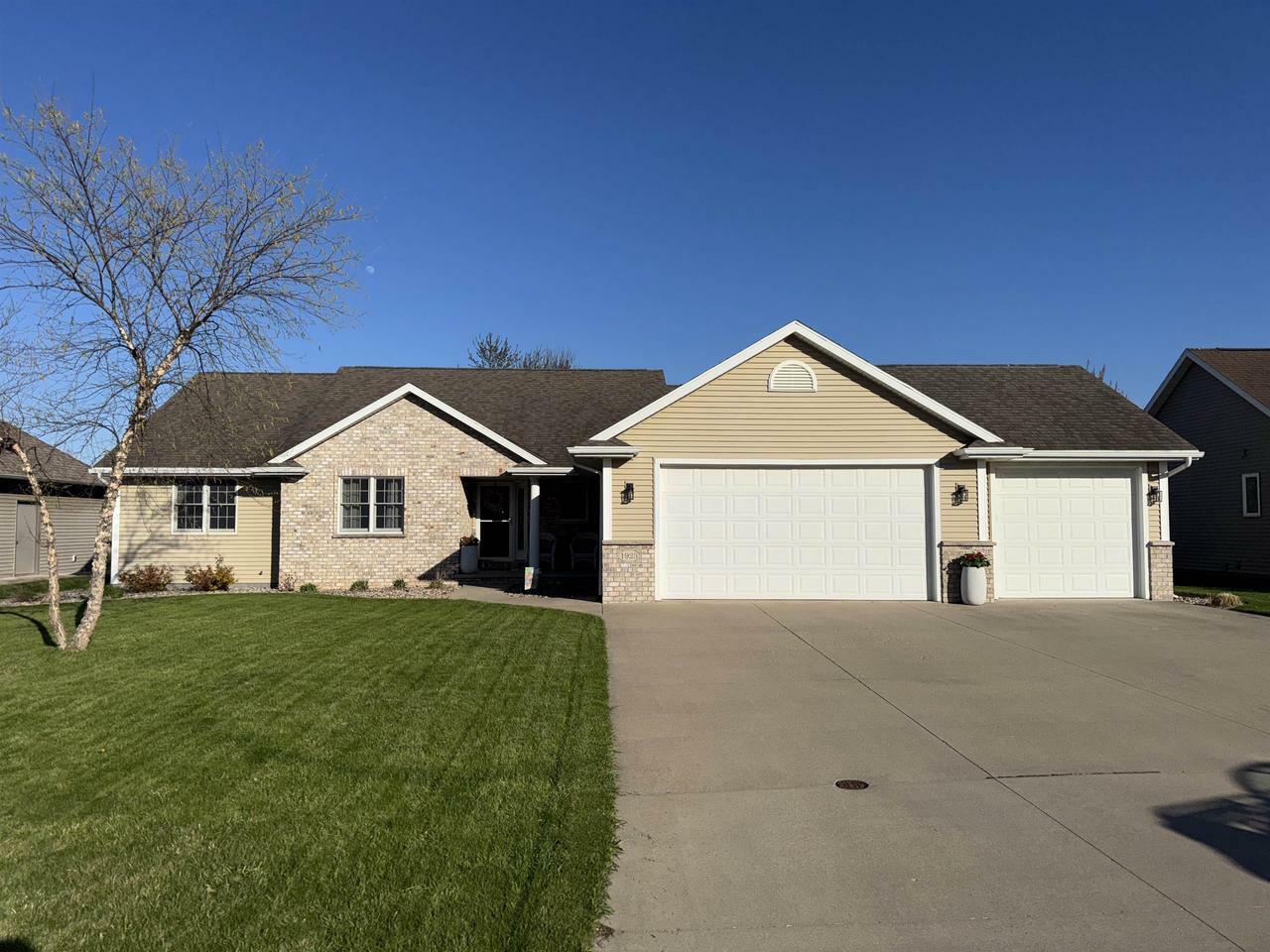 1923 Creek Side Drive  Neenah WI 54956 photo