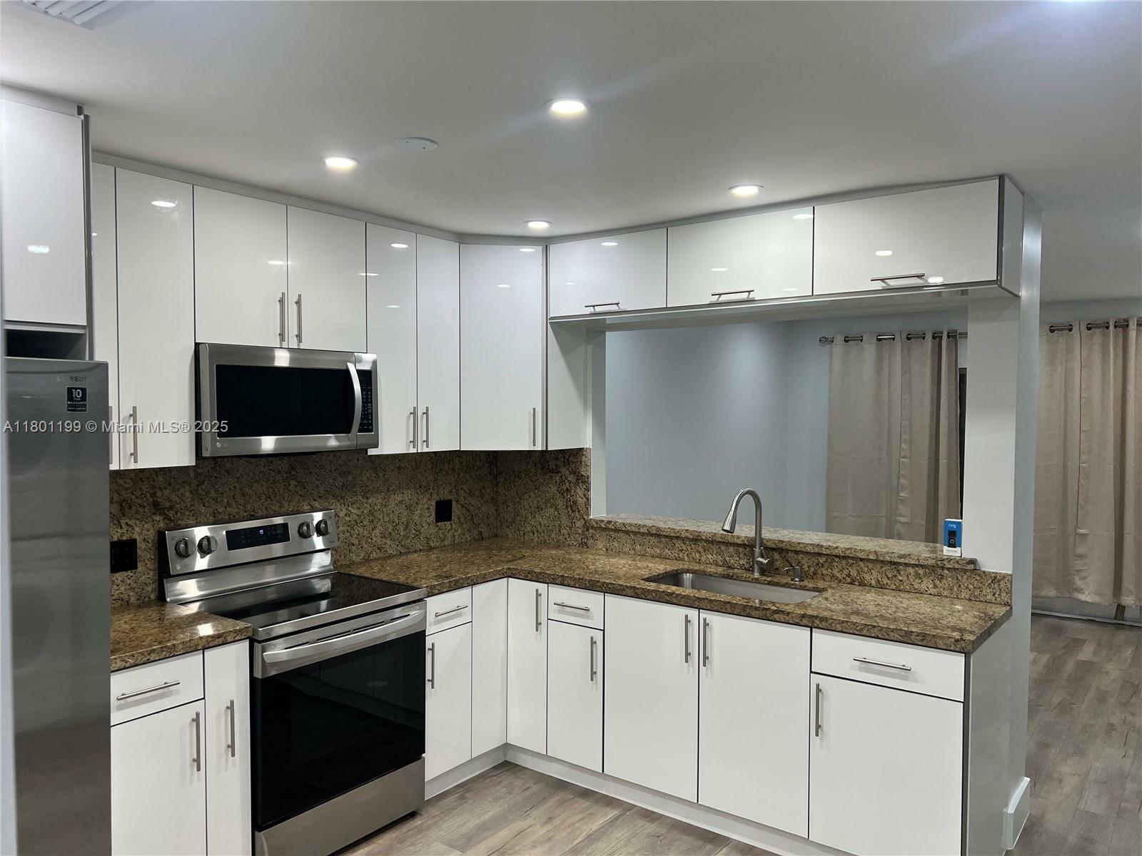 Property Photo: 3815 SW 89th Ave 3815 FL 33165
