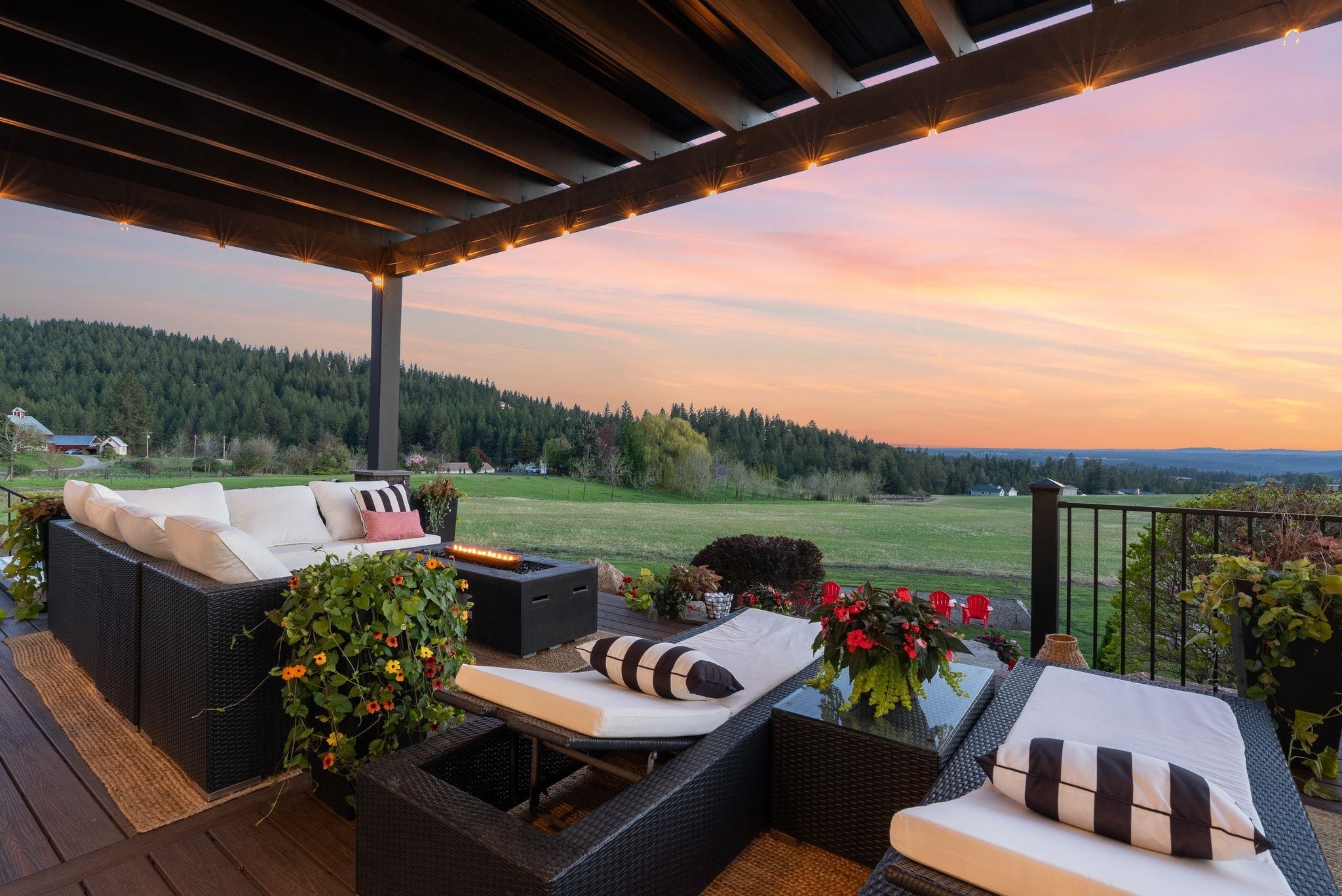 Property Photo: 7406 S Deerview Ln WA 99223