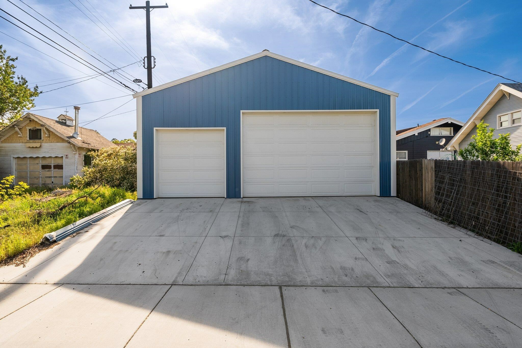 Property Photo: 1203 W Montgomery Ave WA 99205