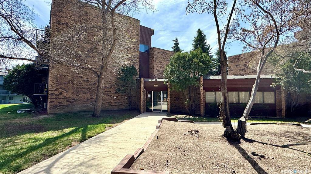 Property Photo: 802C Kingsmere Boulevard 307 SK S7J 4B7