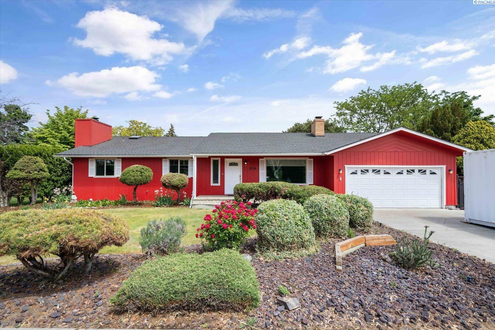 Property Photo:  2714 W John Day Ave  WA 99336 