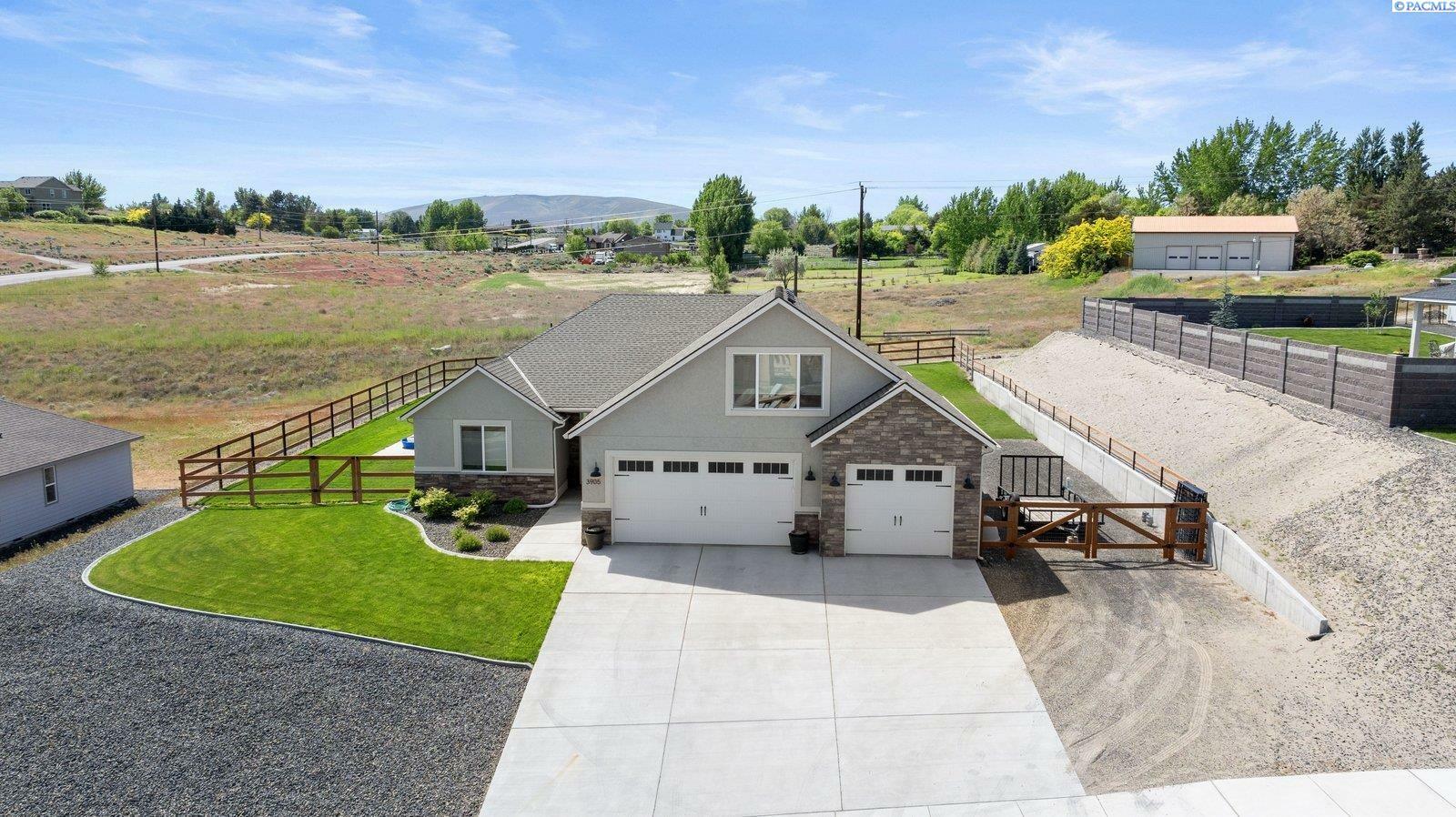 Property Photo: 3905 Orchard St WA 99353