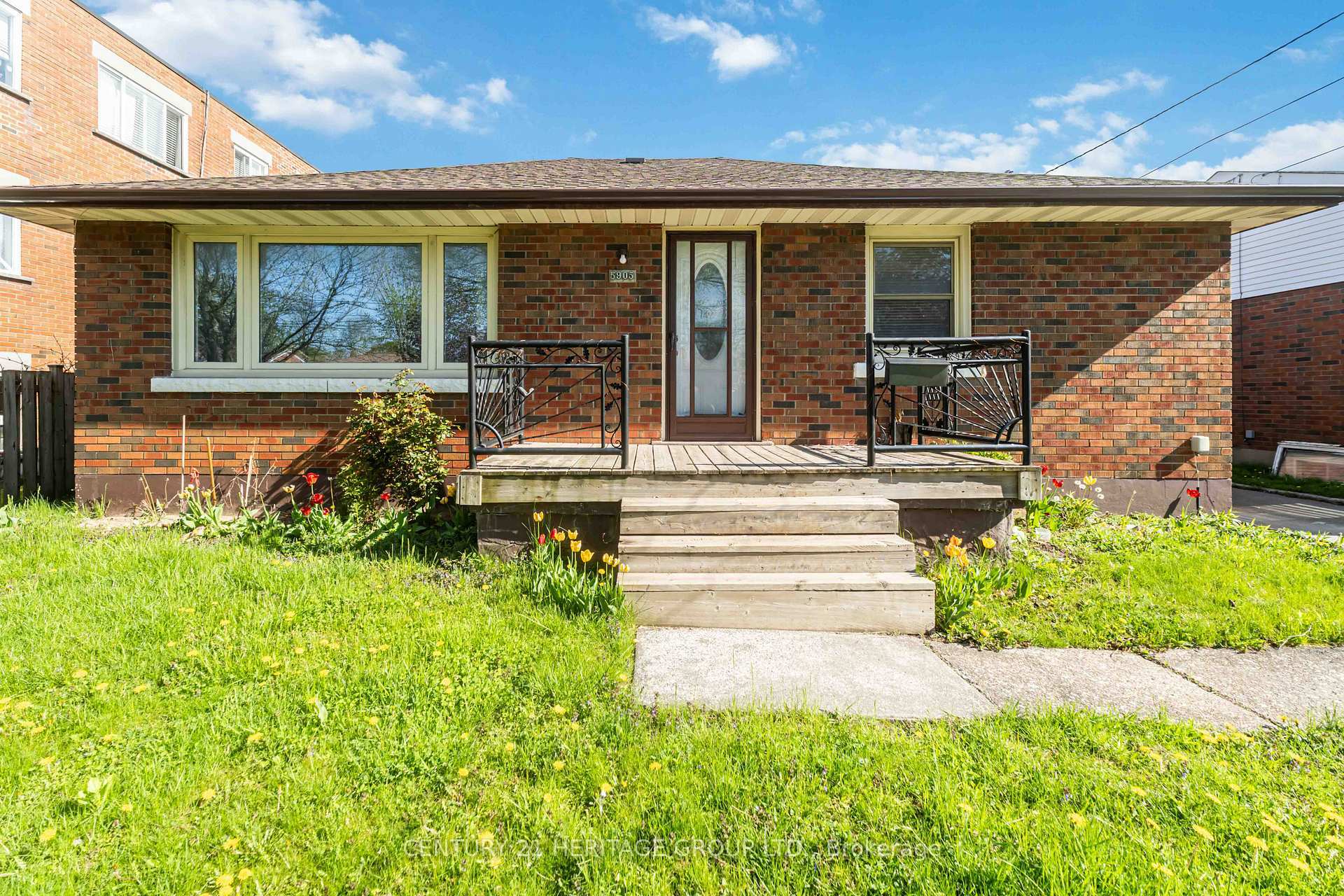 Property Photo: 5905 Valley Way ON L2E 1X9
