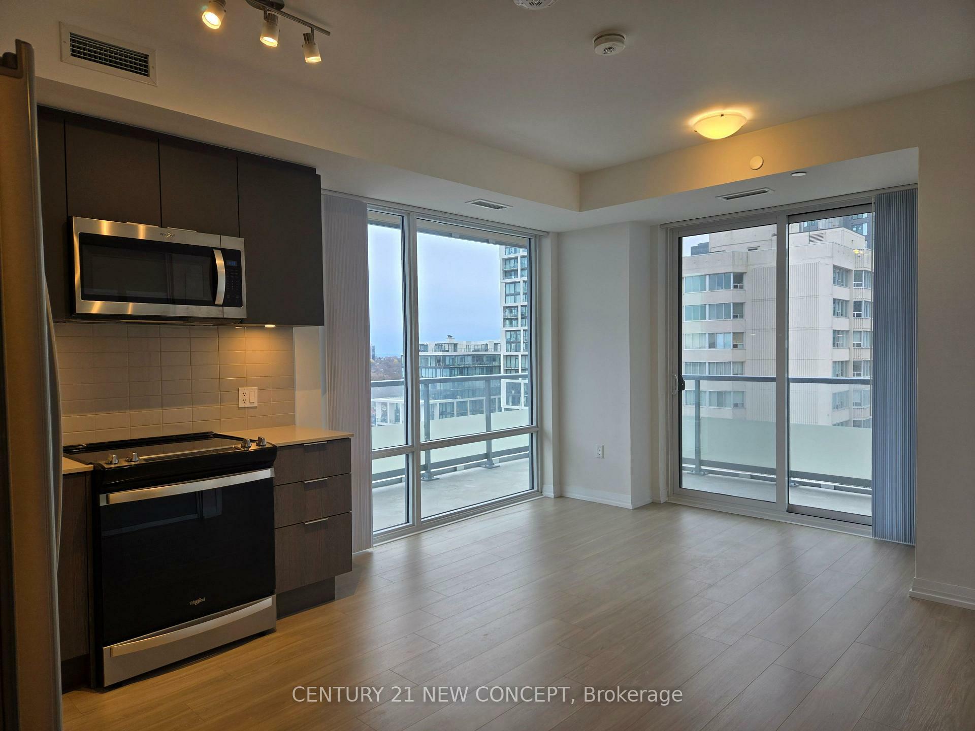 Property Photo: 25 Holly Street 1709 ON M4S 0E3