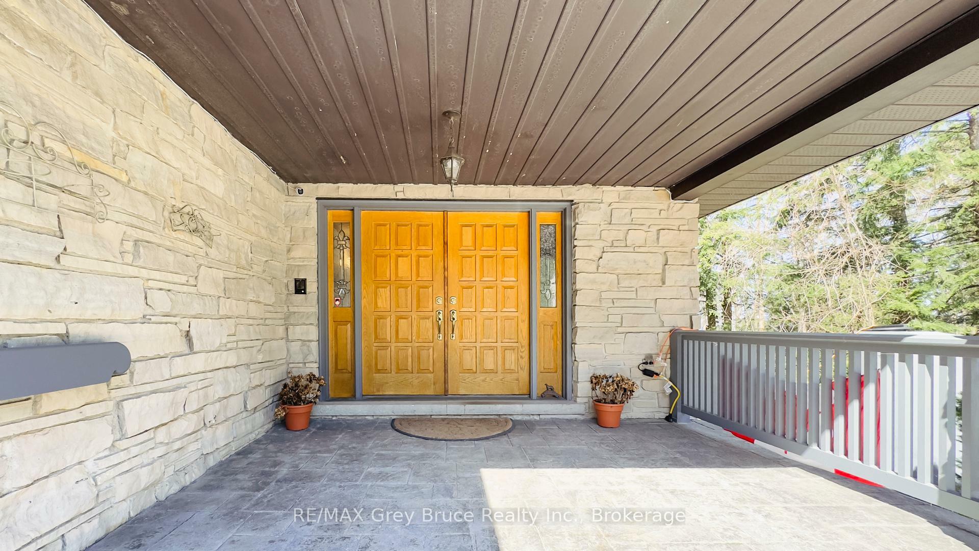 Property Photo: 128 Thornridge Road ON N0H 1B0