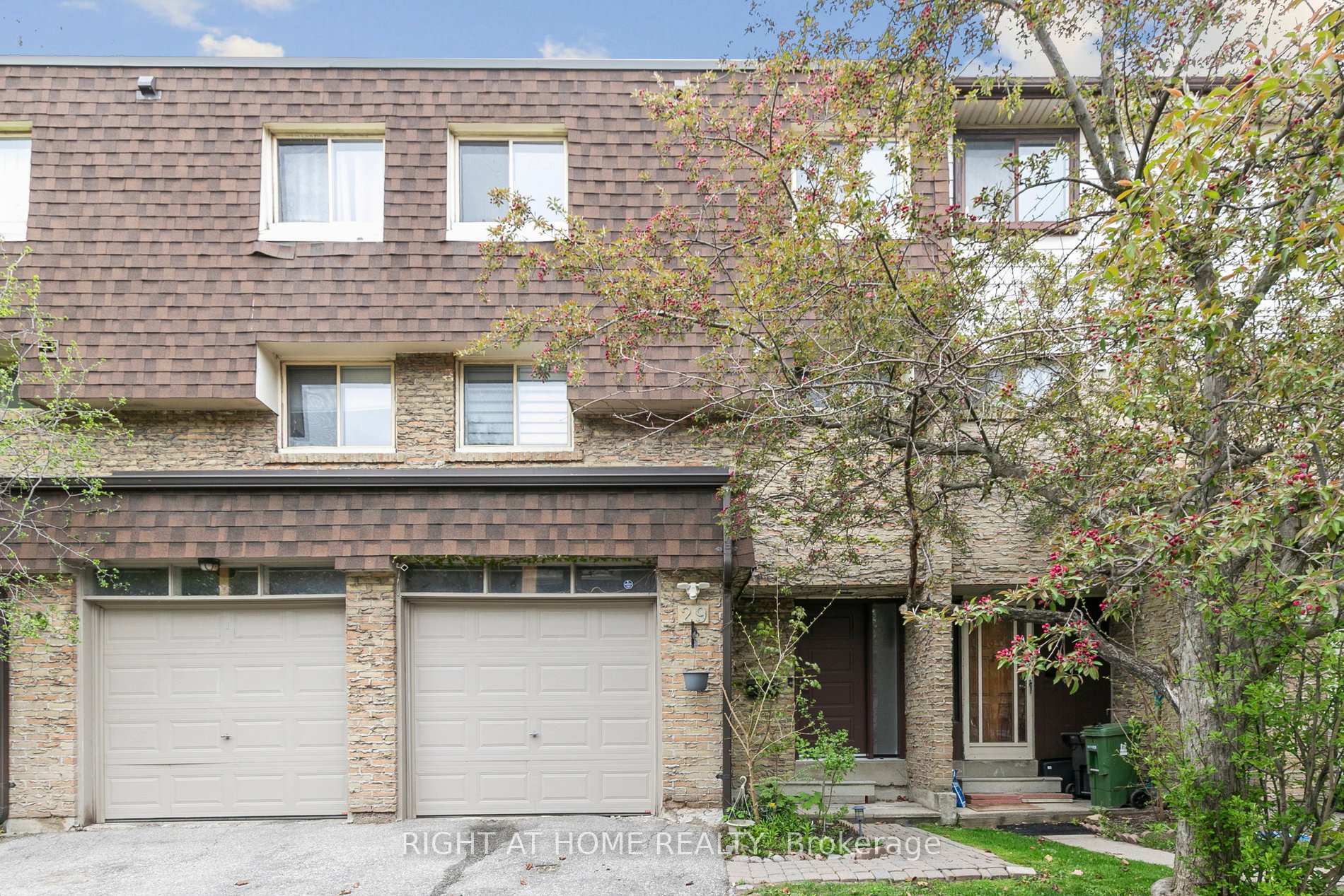Property Photo: 15 Huntingwood Drive 29 ON M1W 2L7