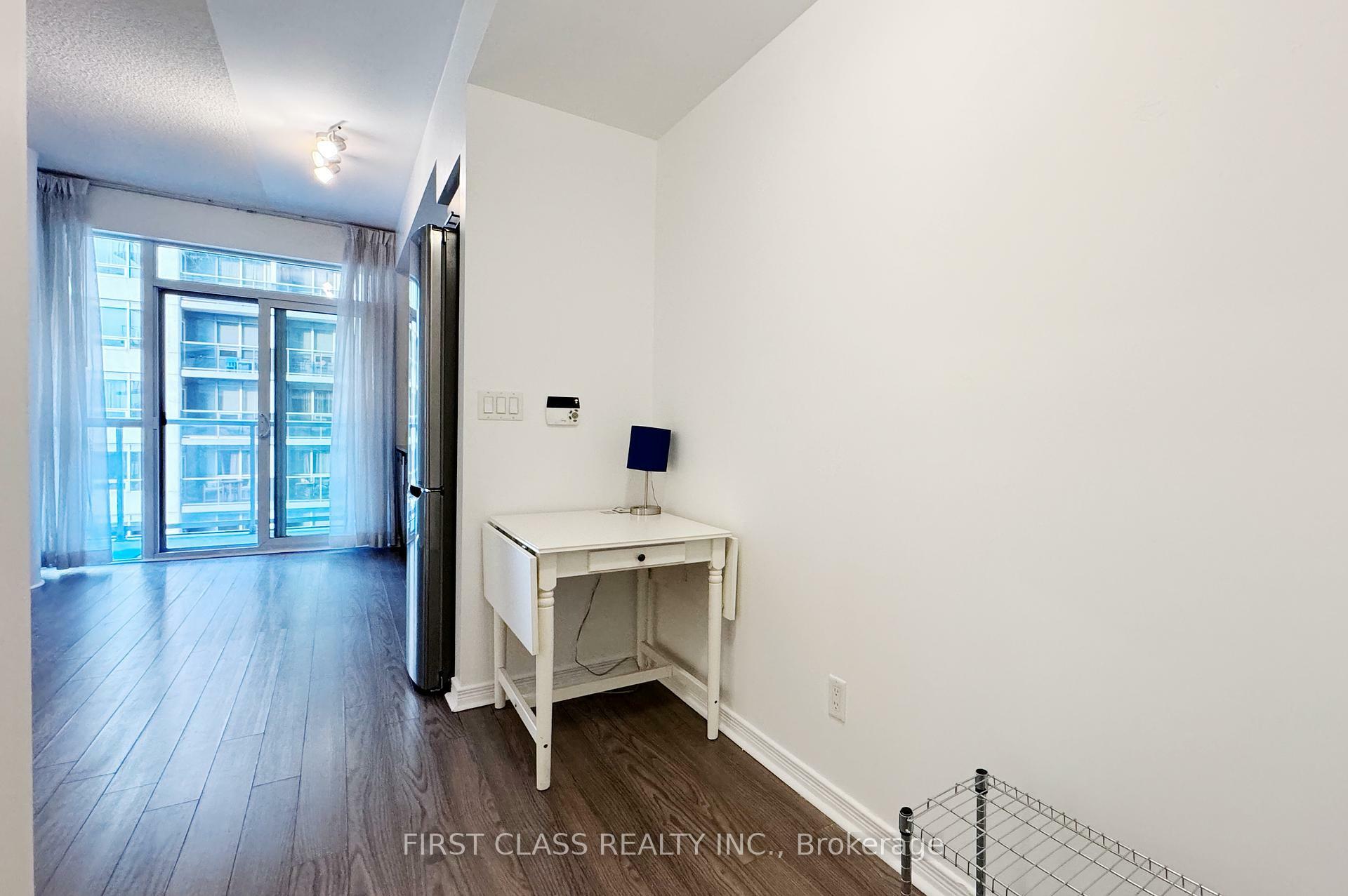 Property Photo: 352 Front Street W 1217 ON M5V 1B5