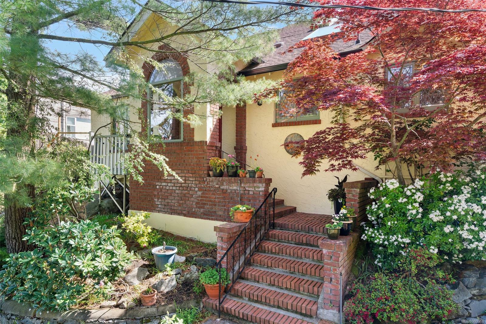 Property Photo: 1019 Terrace Ave BC V8S 3V2
