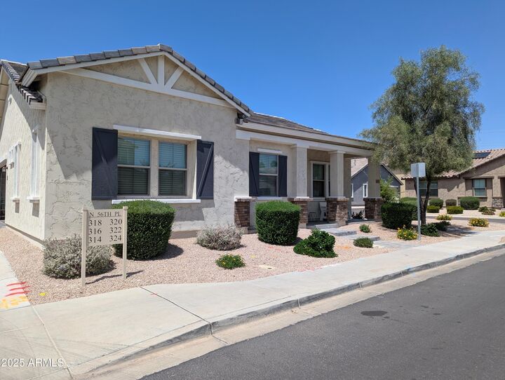 Property Photo: 324 N 56th Place AZ 85205