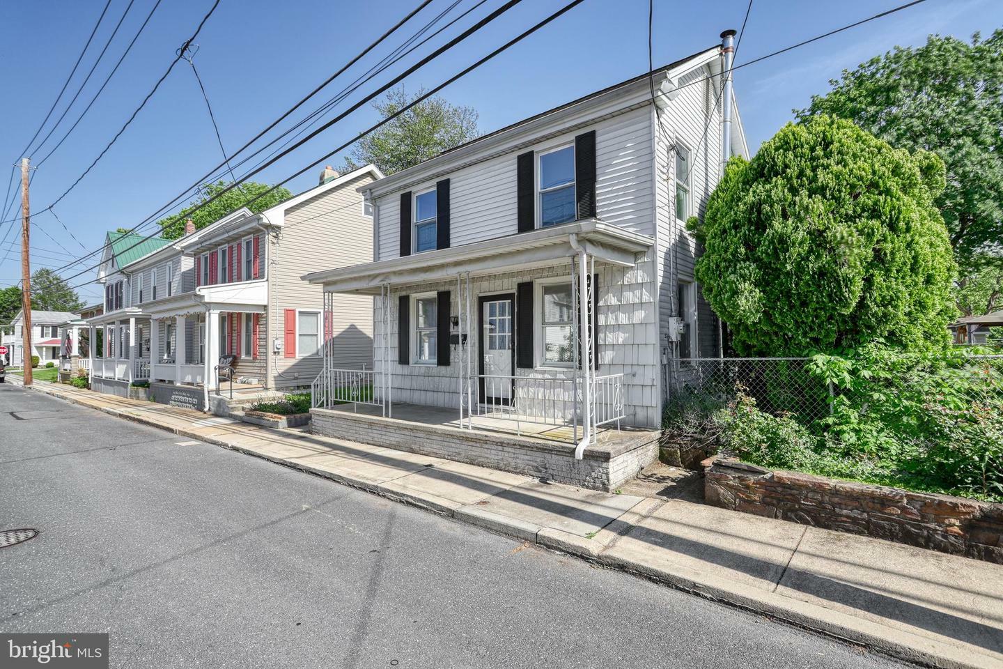 Property Photo: 14 E Green Street PA 17011
