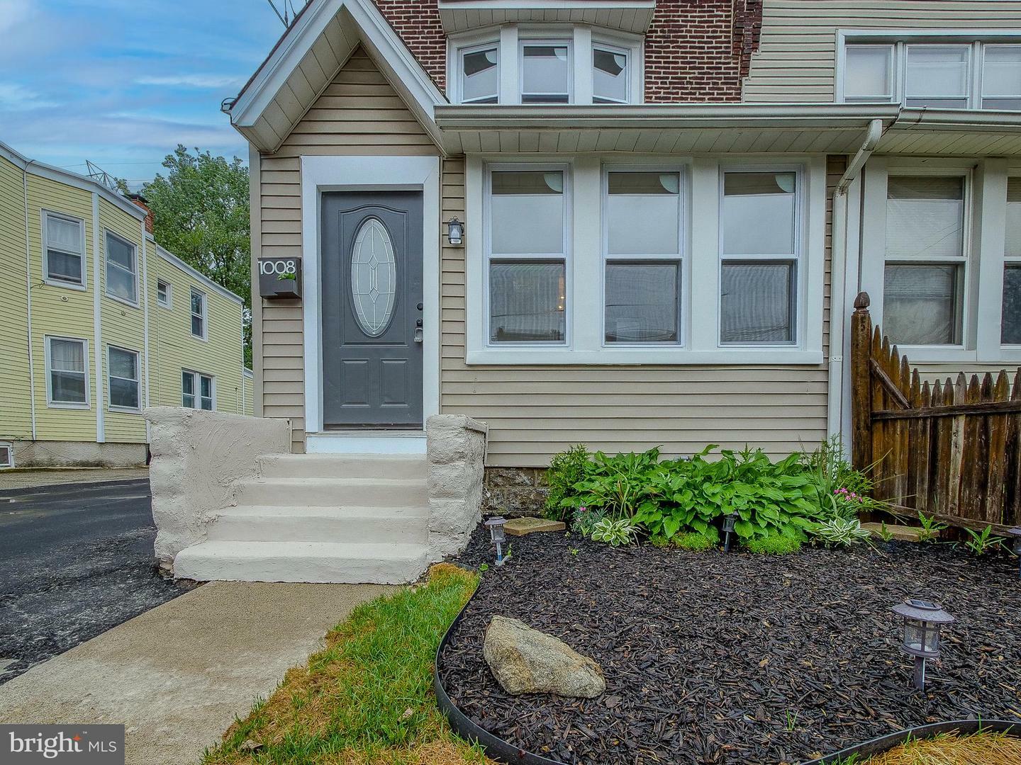 Property Photo: 1008 McClenahan Terrace PA 19061