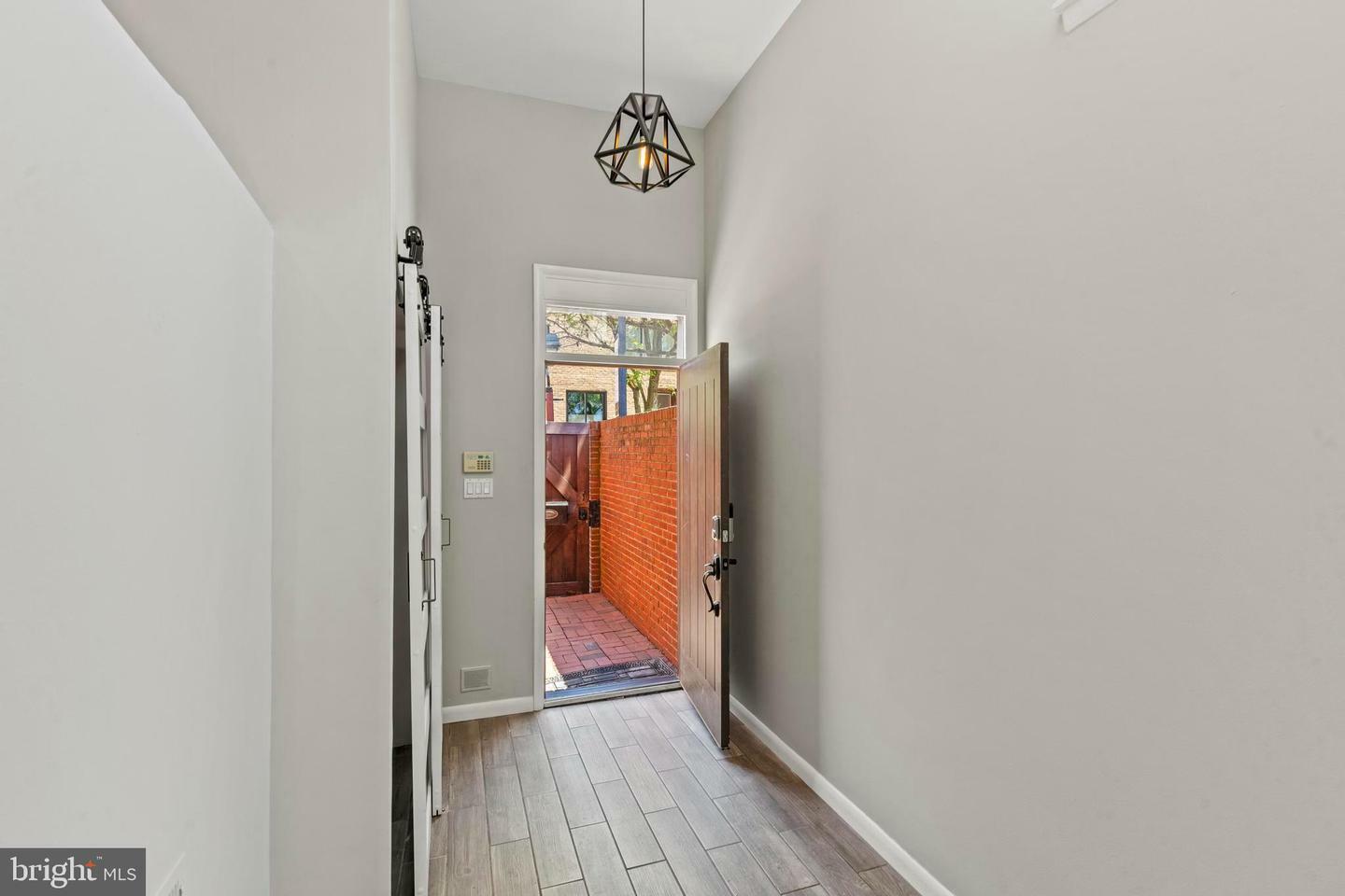Property Photo: 338 S 2nd Street PA 19106