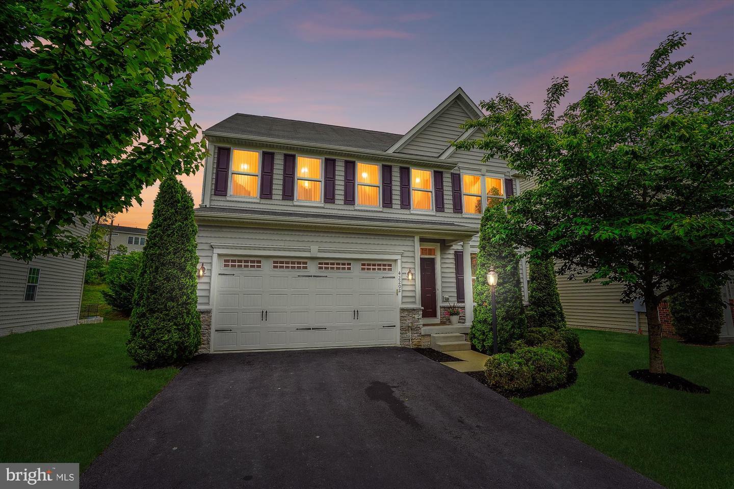 Property Photo: 42202 Winning Glory Drive VA 20105