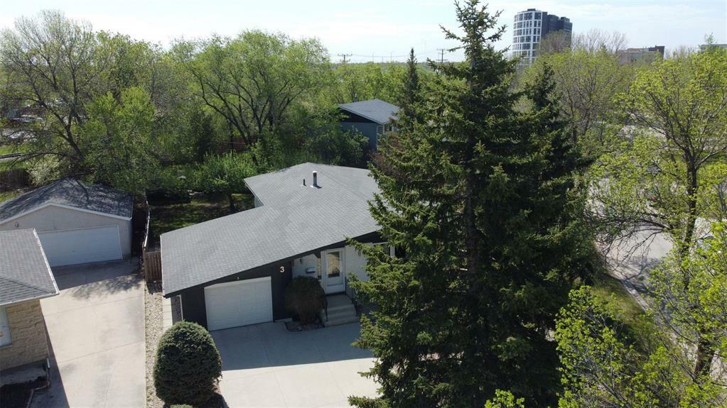 Property Photo: 3 Salem Place MB R3T 4B7