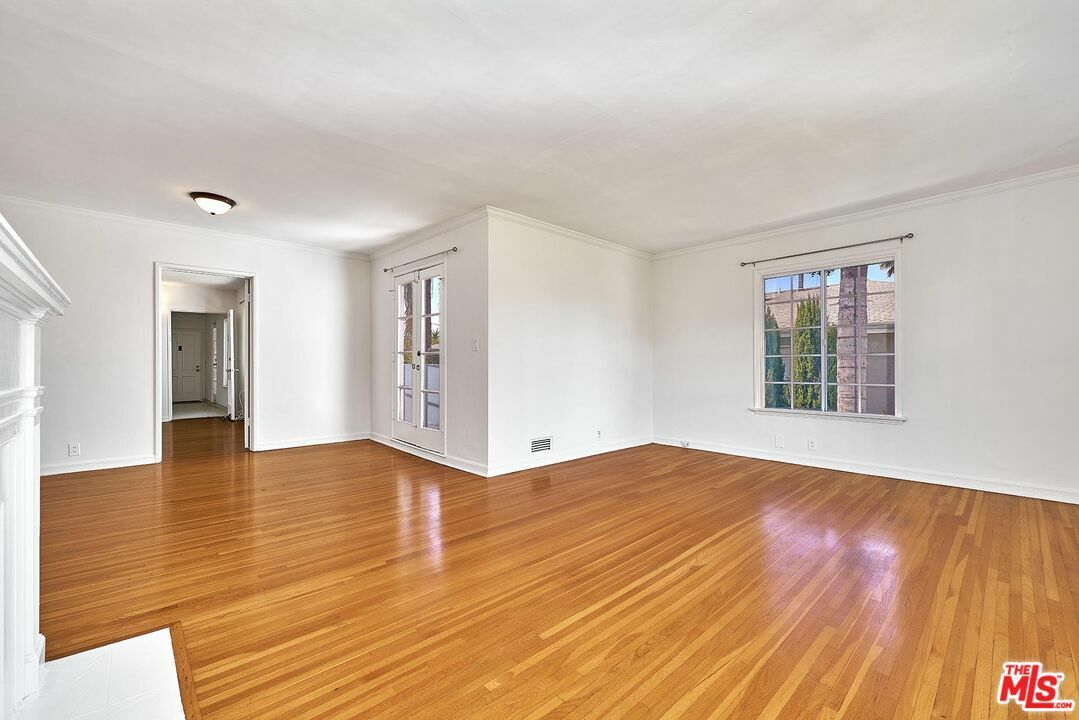 Property Photo: 732 S Plymouth Blvd CA 90005