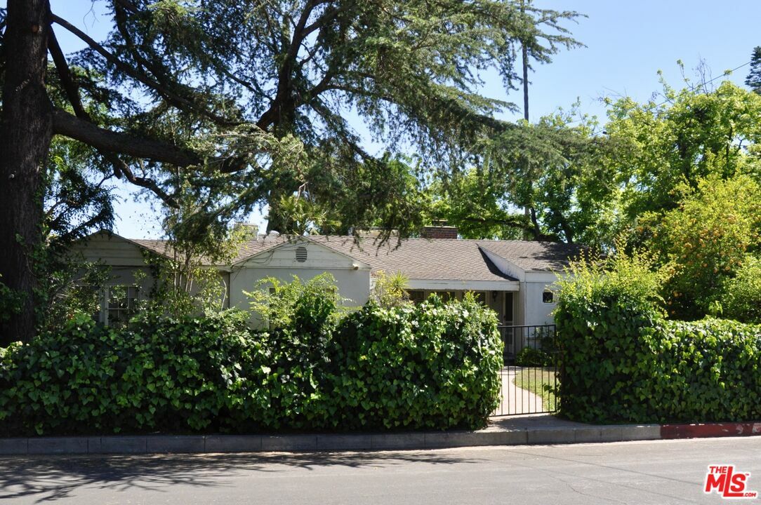 Property Photo: 12222 Califa St CA 91607