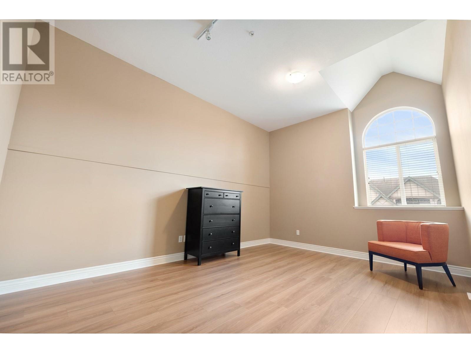 Property Photo: 19243 Fieldstone Walk BC V3Y 2X1