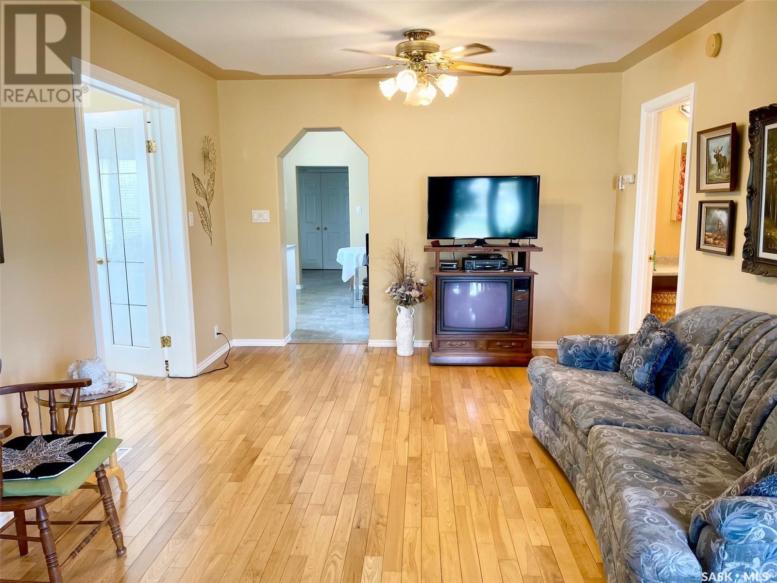 Property Photo: 305 Second Avenue W SK S0A 2P0
