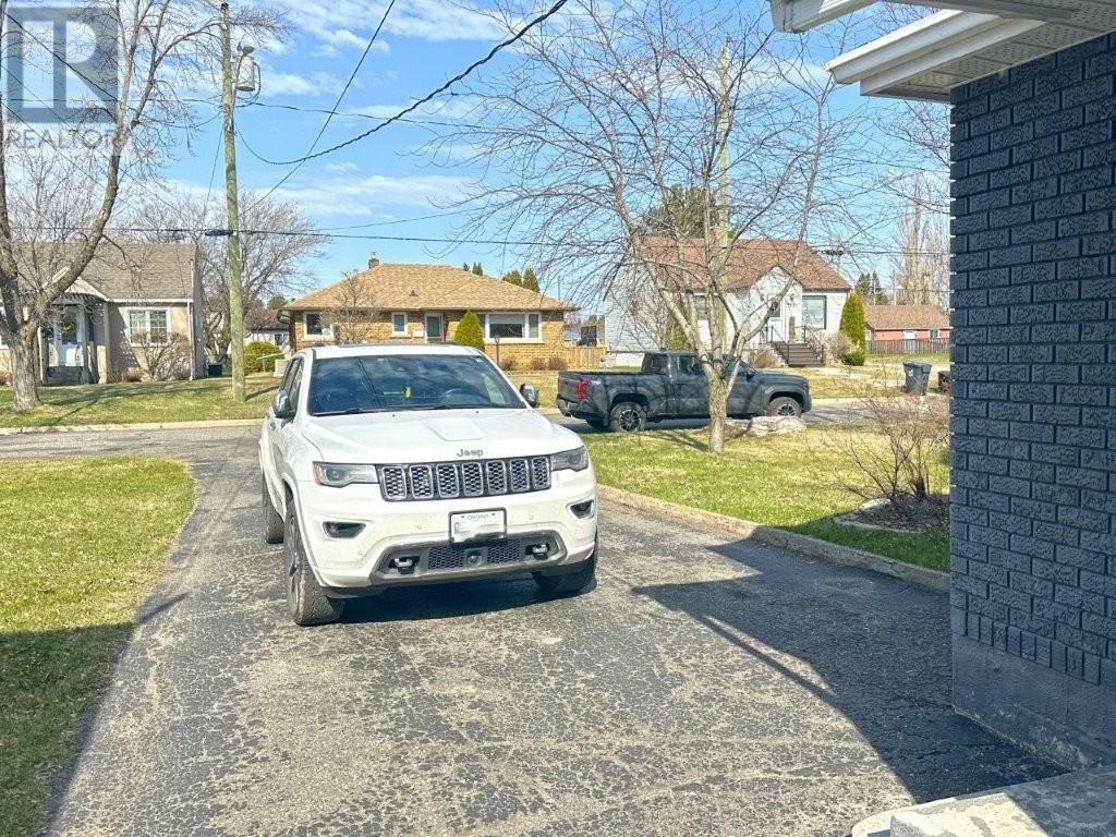 Photo de la propriété: 500 Egan Street ON P7A 2X5