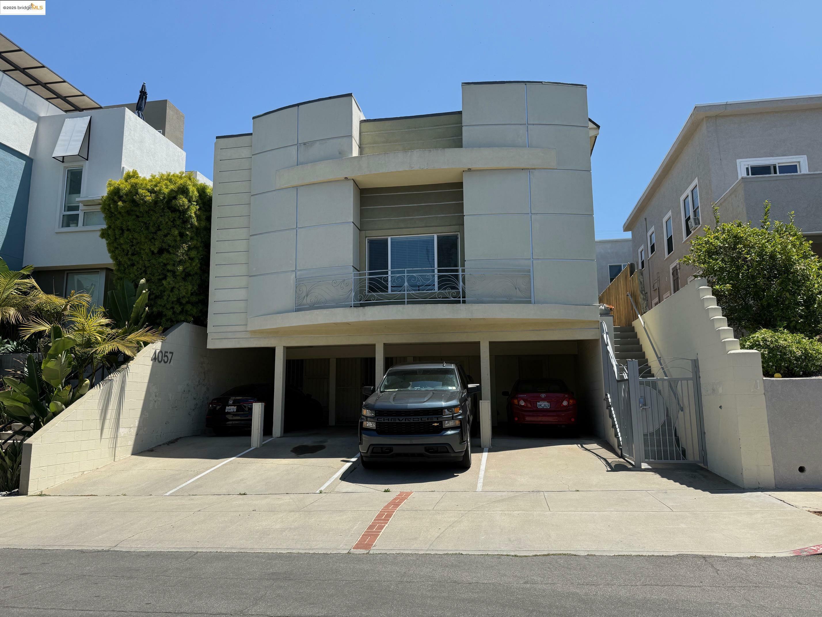 Property Photo: 4057 Brant St 8 CA 92103