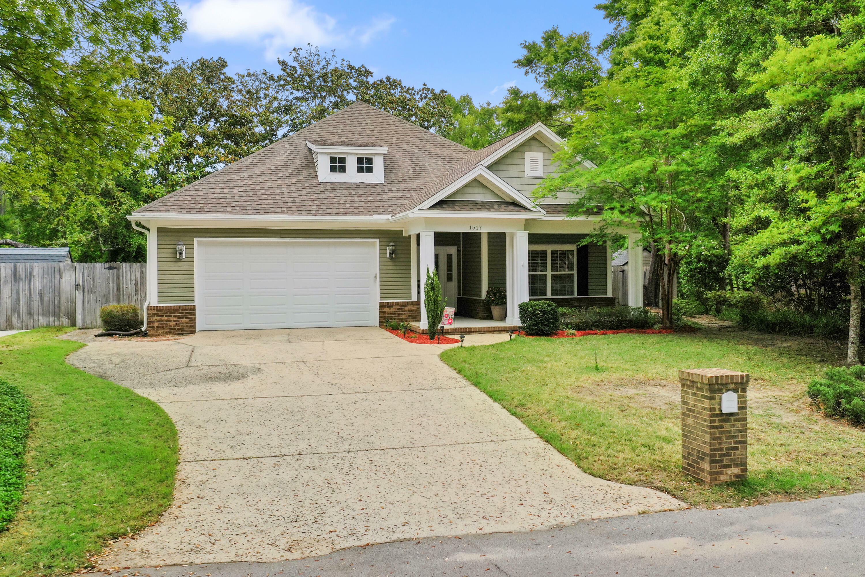 Property Photo: 1517 18th Street FL 32578