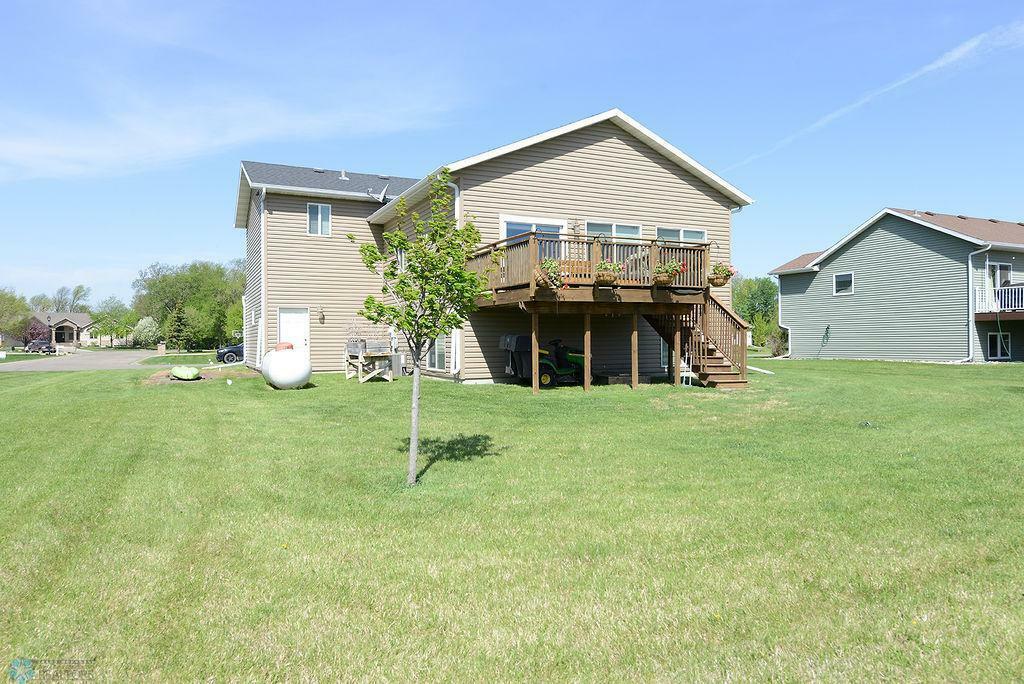 Property Photo:  431 2nd Avenue S  ND 58051 