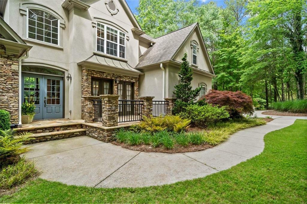 Property Photo: 8170 Hurakan Creek Crossing GA 30028