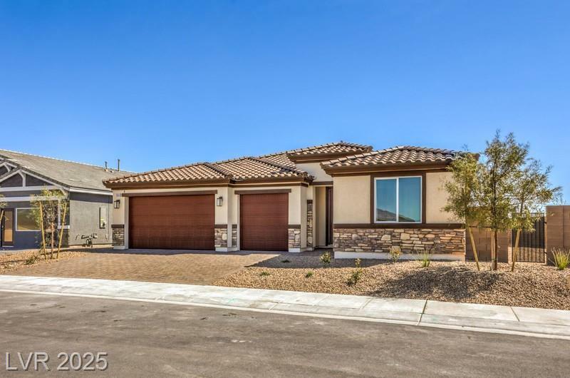 Property Photo: 1220 Eva Creek Drive 35 NV 89084