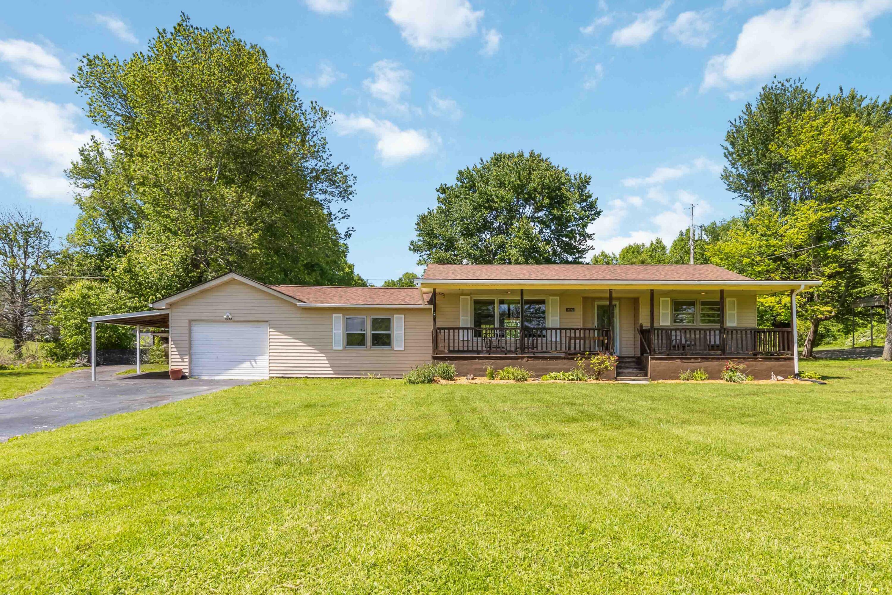 Property Photo: 6362 East Laurel Road KY 40741