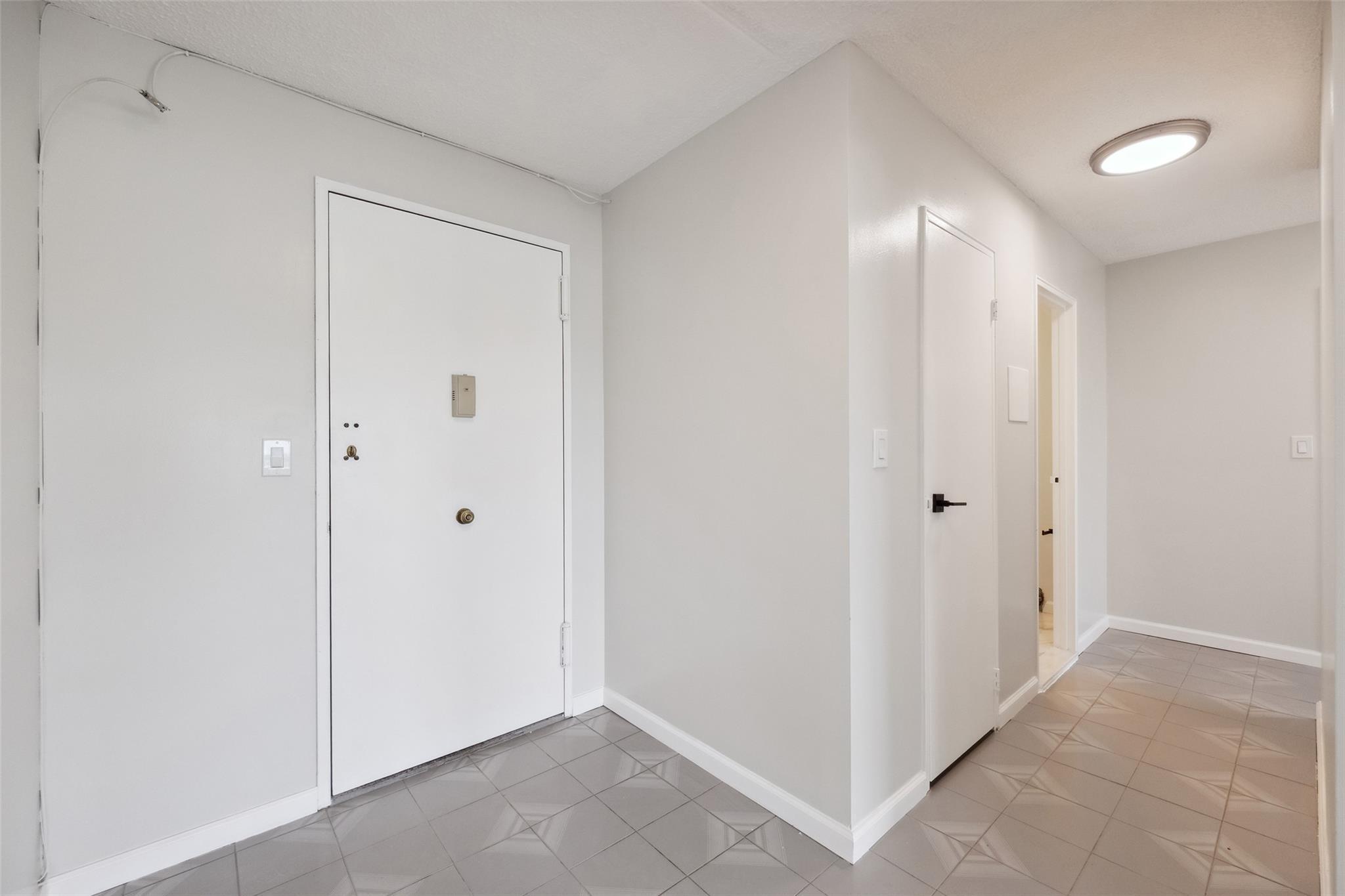Property Photo:  400 High Point Drive 313  NY 10530 