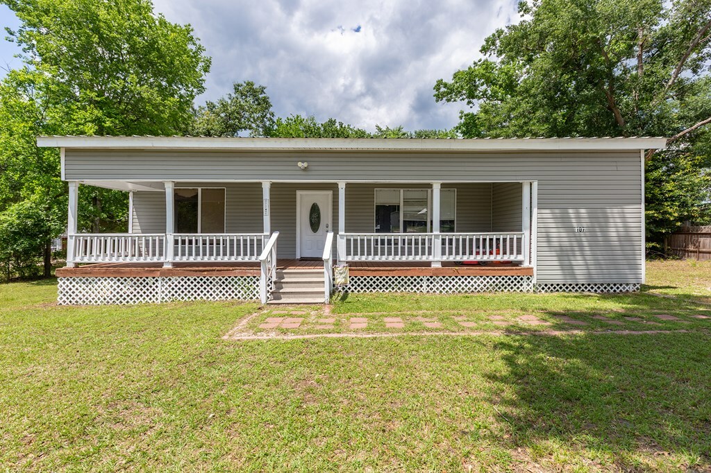 Property Photo: 240 W 7th Street TX 75862