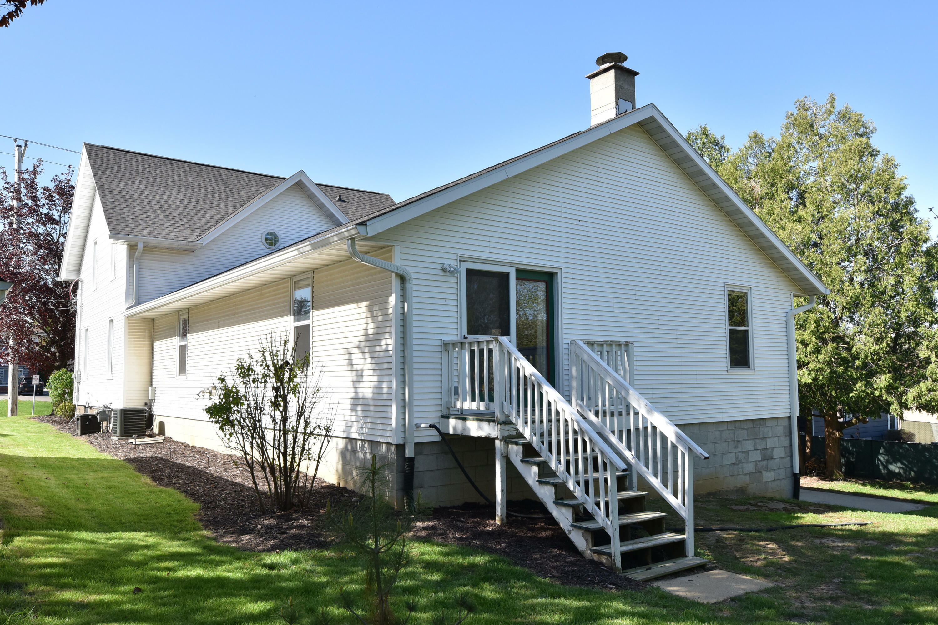 Property Photo: 922 Horicon St WI 53050