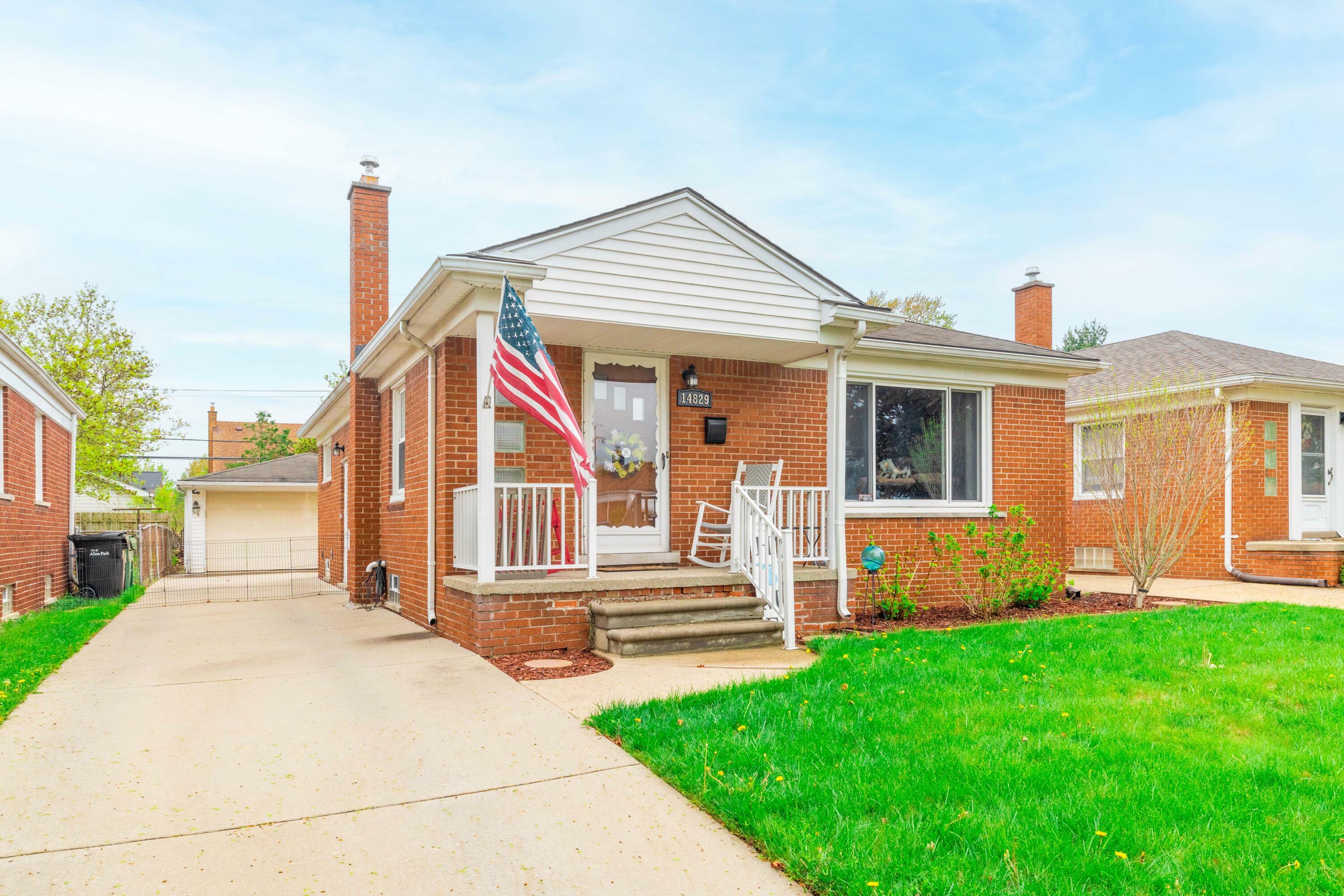 Property Photo: 14829 Arlington Avenue MI 48101