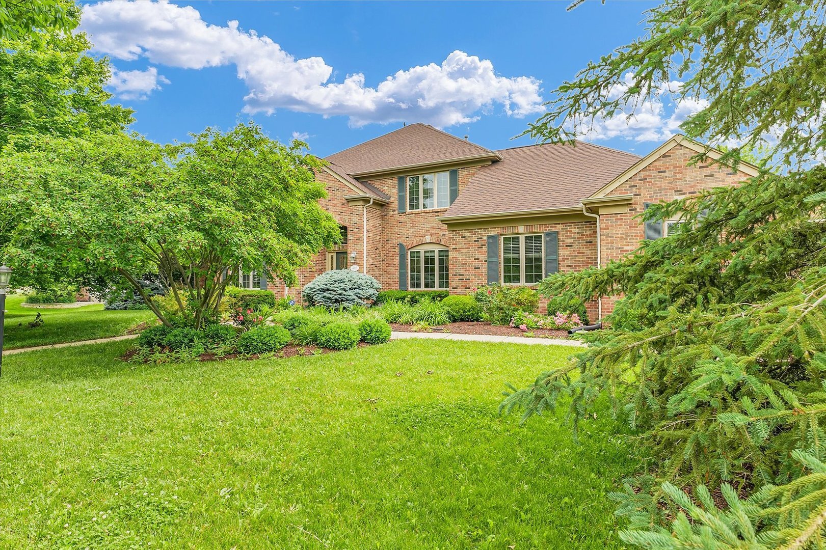 Property Photo: 4410 Southford Trace Drive IL 61822