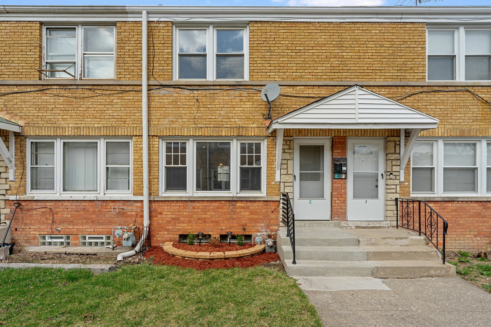 Property Photo: 1027 Bellwood Avenue IL 60104