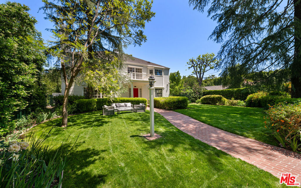 Property Photo:  5404 Topeka Drive  CA 91356 