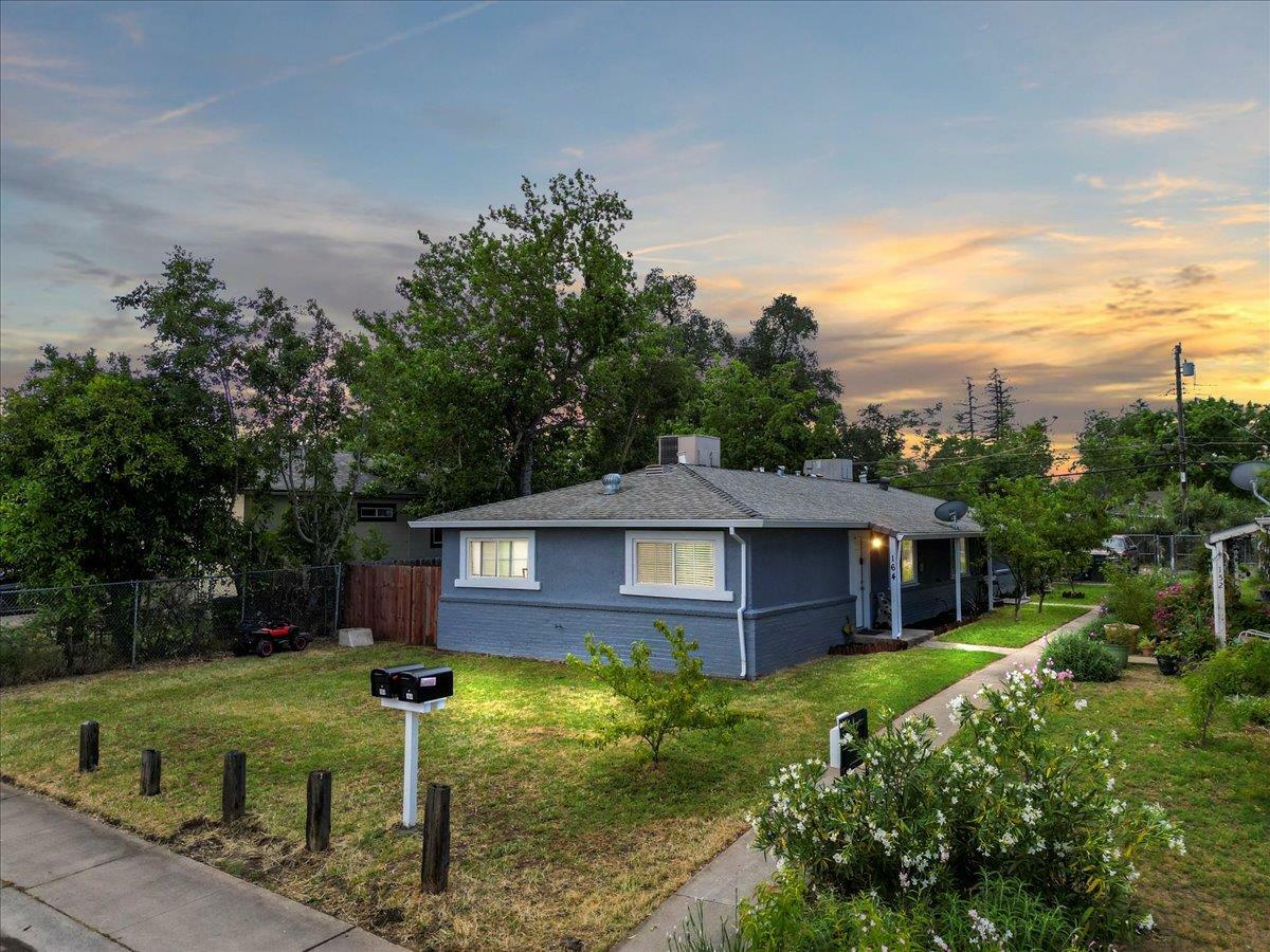 Property Photo: 160 Santiago Avenue CA 95815