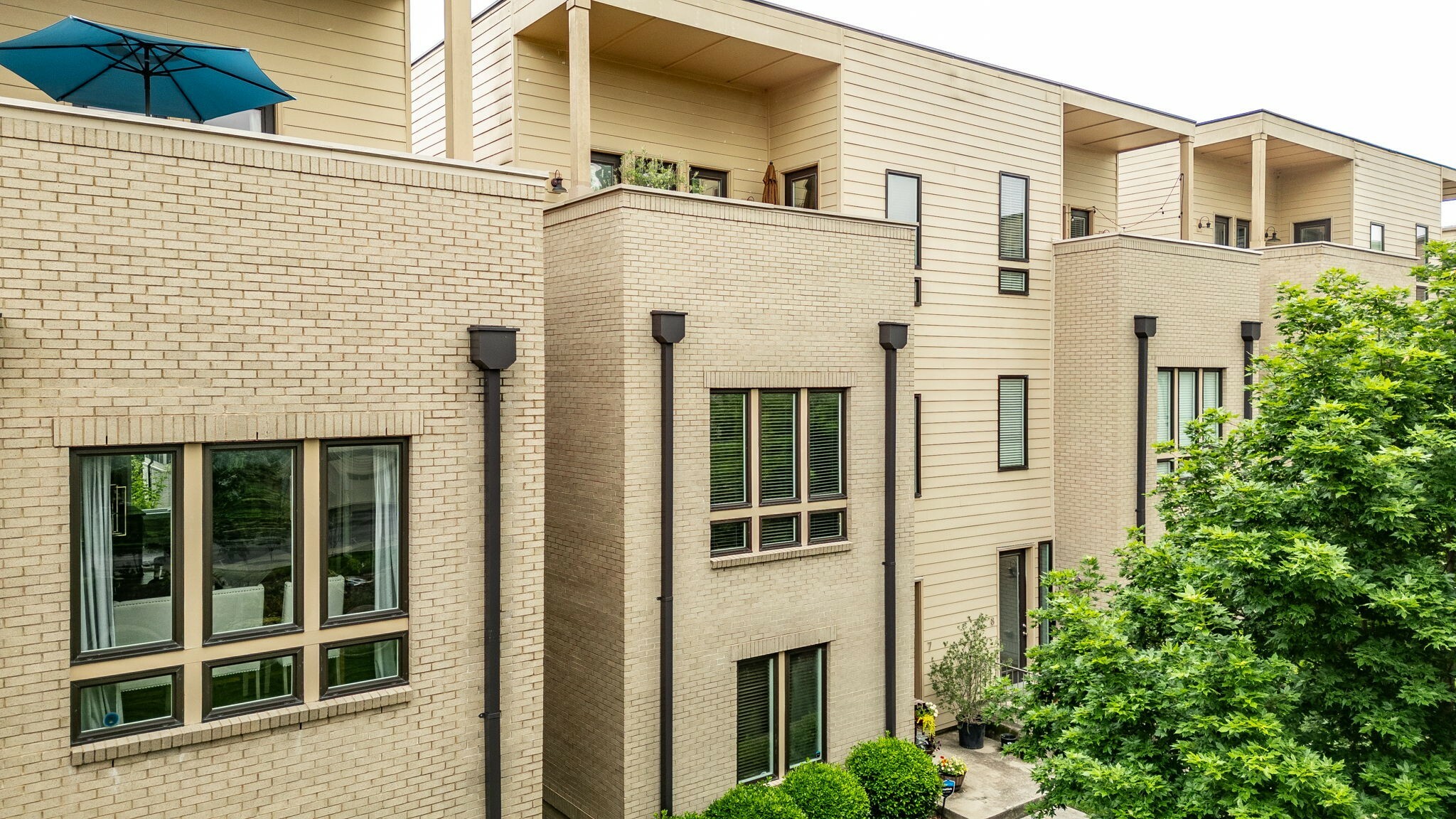 Property Photo: 719 Douglas Ave 7 TN 37207