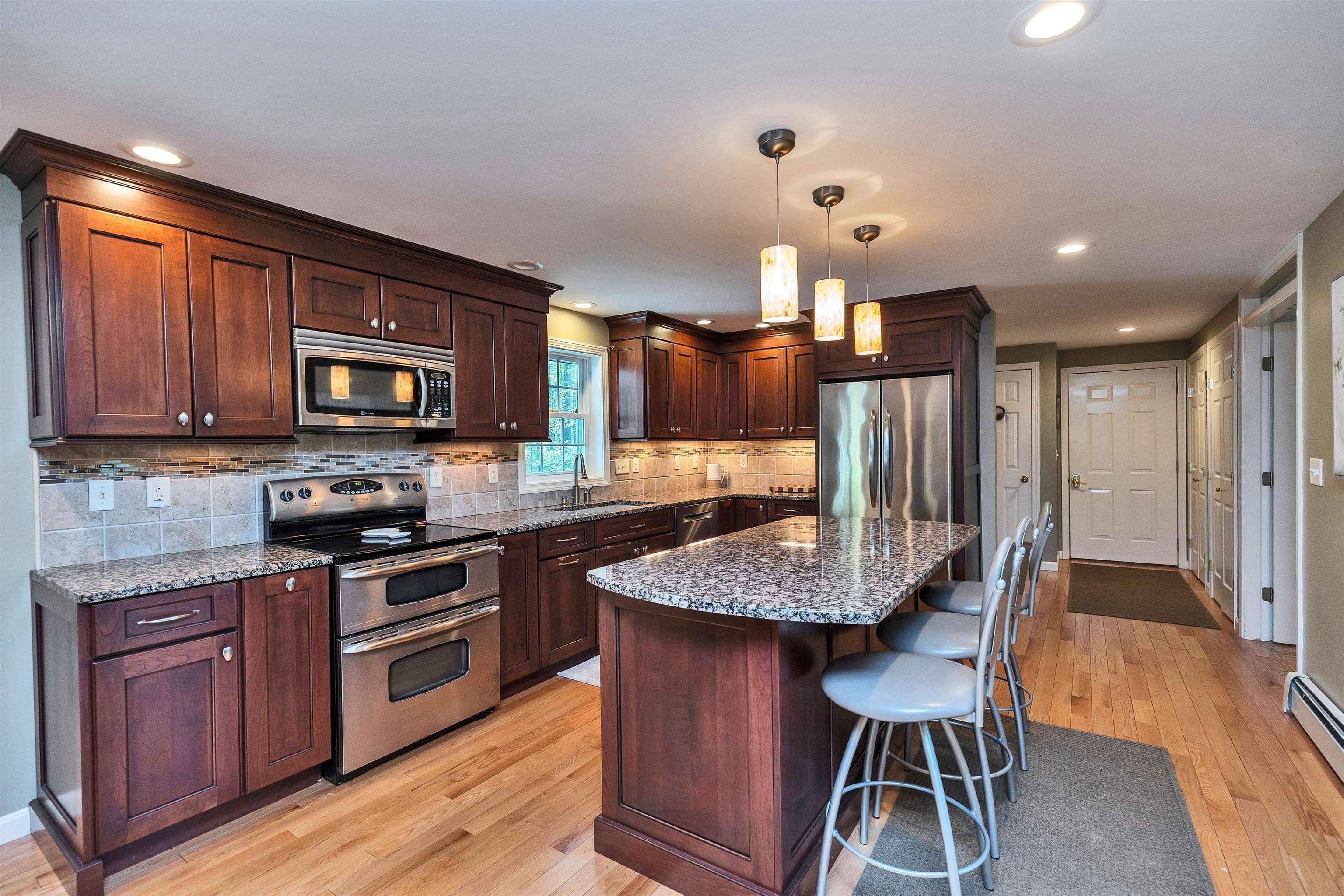 Property Photo: 11 Fieldstone Drive NH 03106